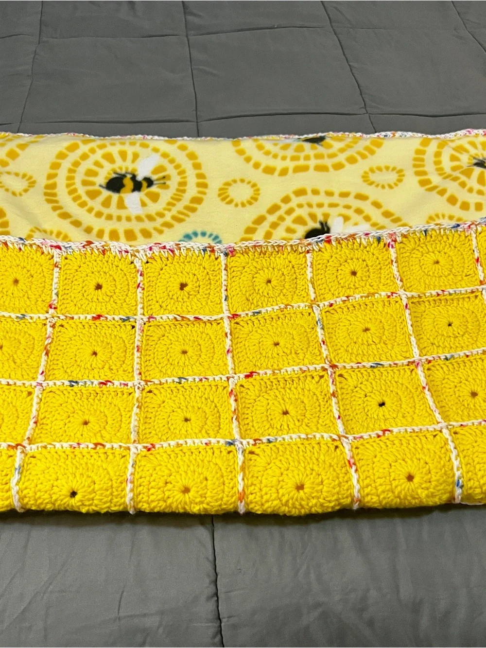Handmade Crocheted Afghan Reversible Bee Print Granny Baby Throw Blanket 43x36